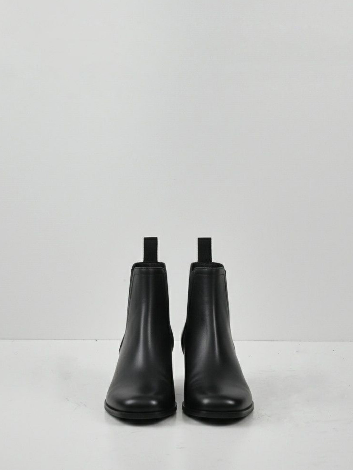 Luxe Smart Chelsea Boots