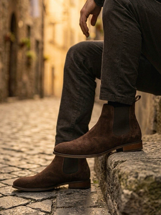 Chelsea Boots in Black